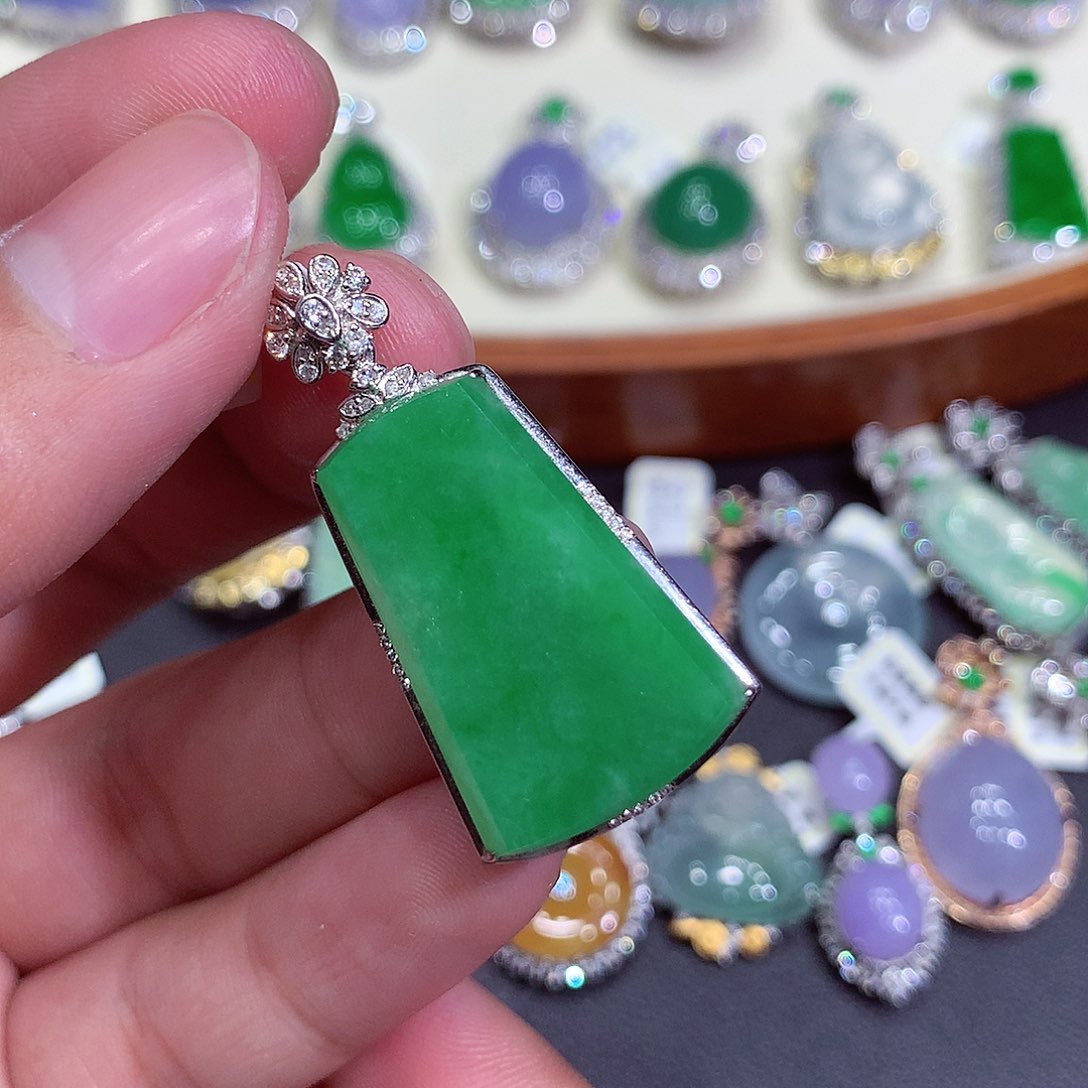 翡翠吊坠(不含链)18K金镶嵌