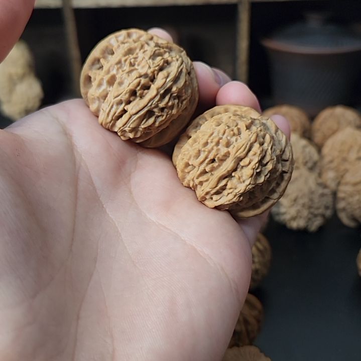 文玩核桃吊坠37球白