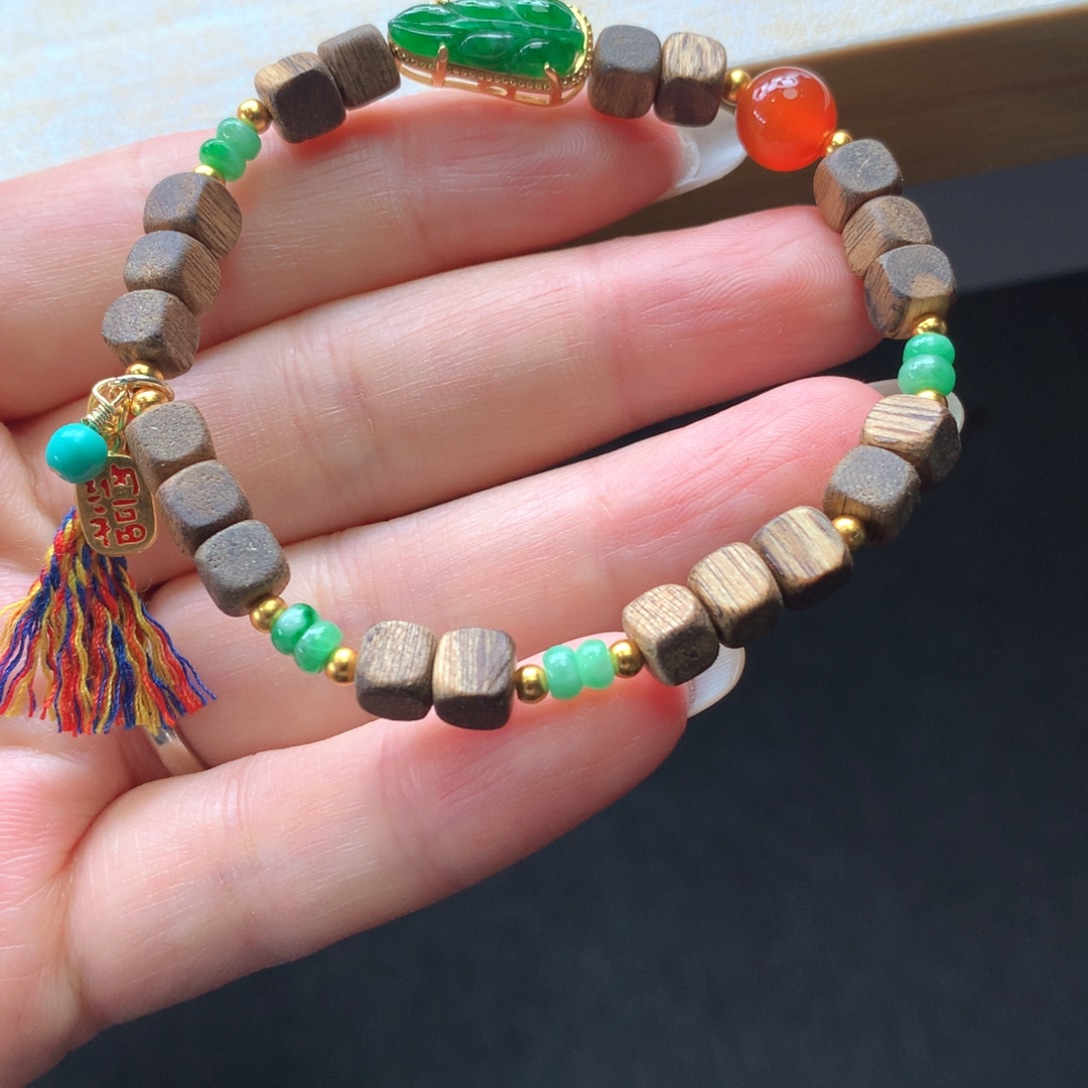 翡翠未镶嵌颈饰吊坠