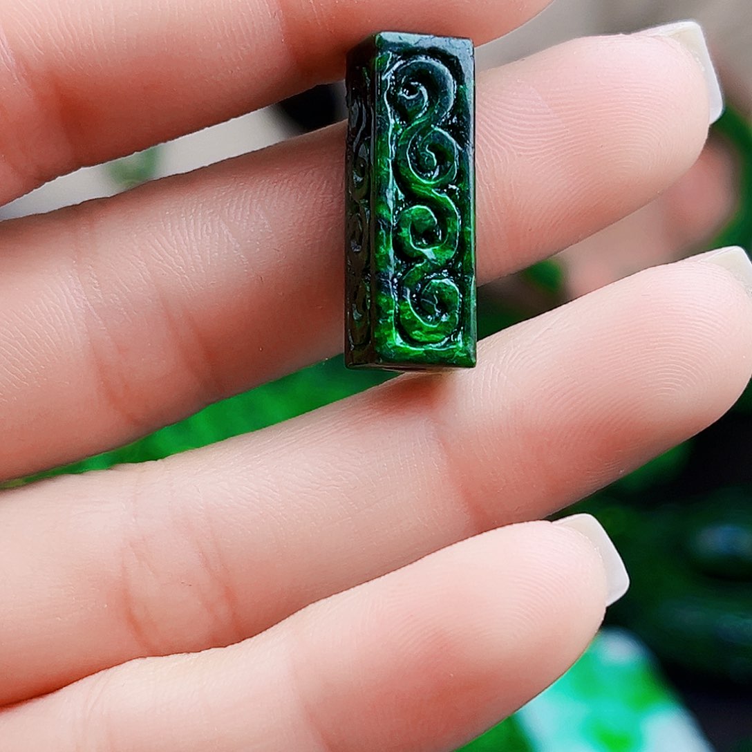 颈饰未镶嵌翡翠多样性