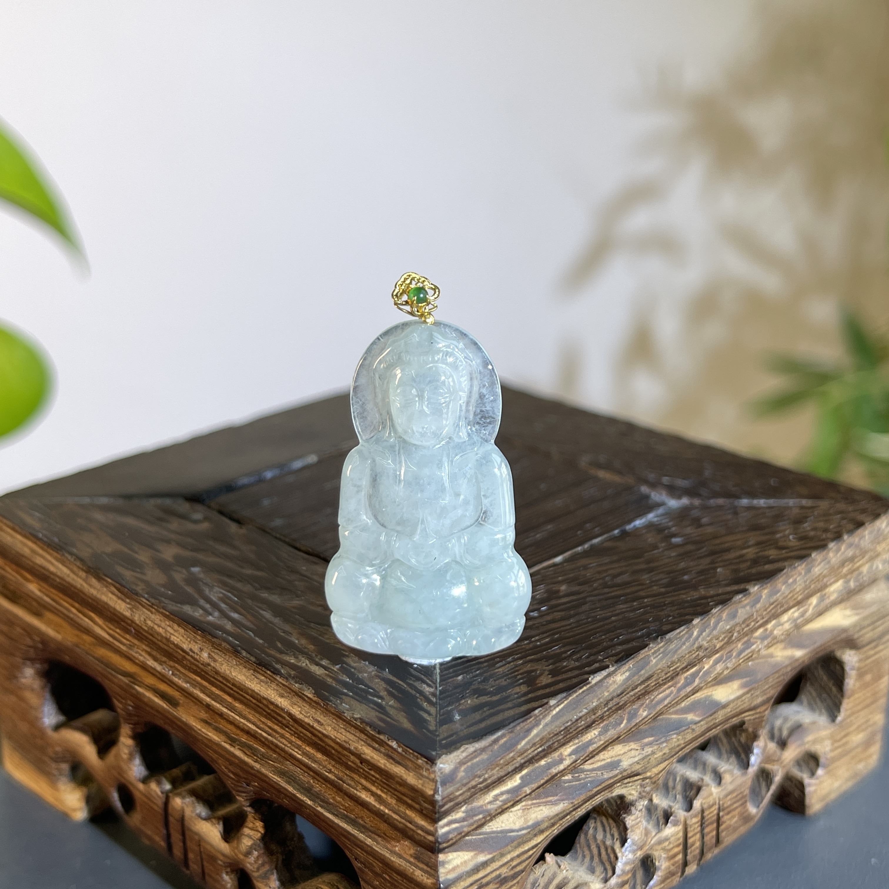 JCB12-265   天然缅甸A货翡翠   18K扣头正装观音