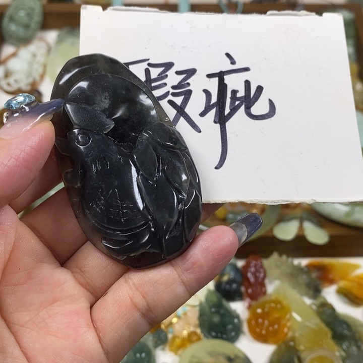 未镶嵌蛇纹石玉吊坠