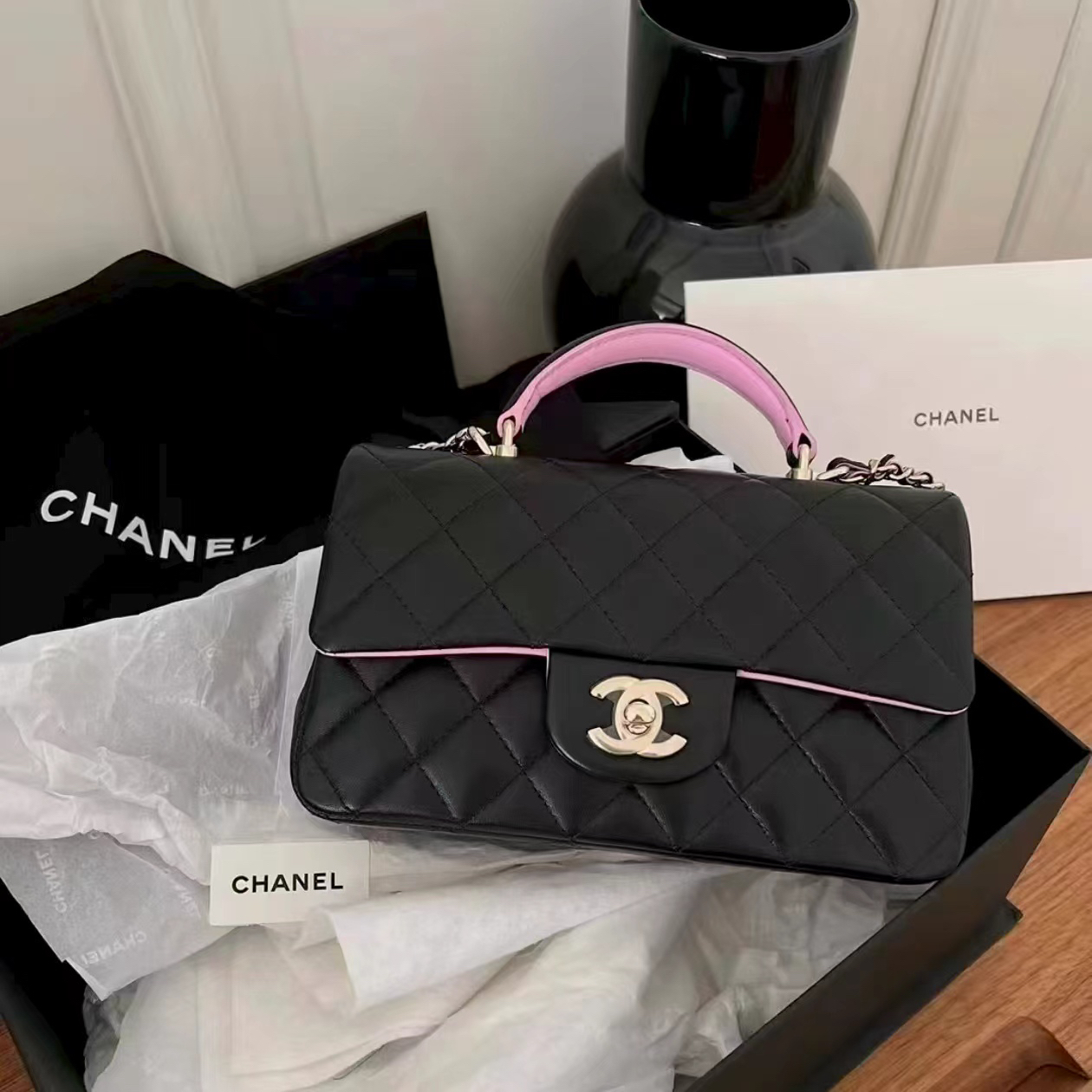 99新 Chanel/香奈儿 黑金拼粉手柄mini单肩包/DT229