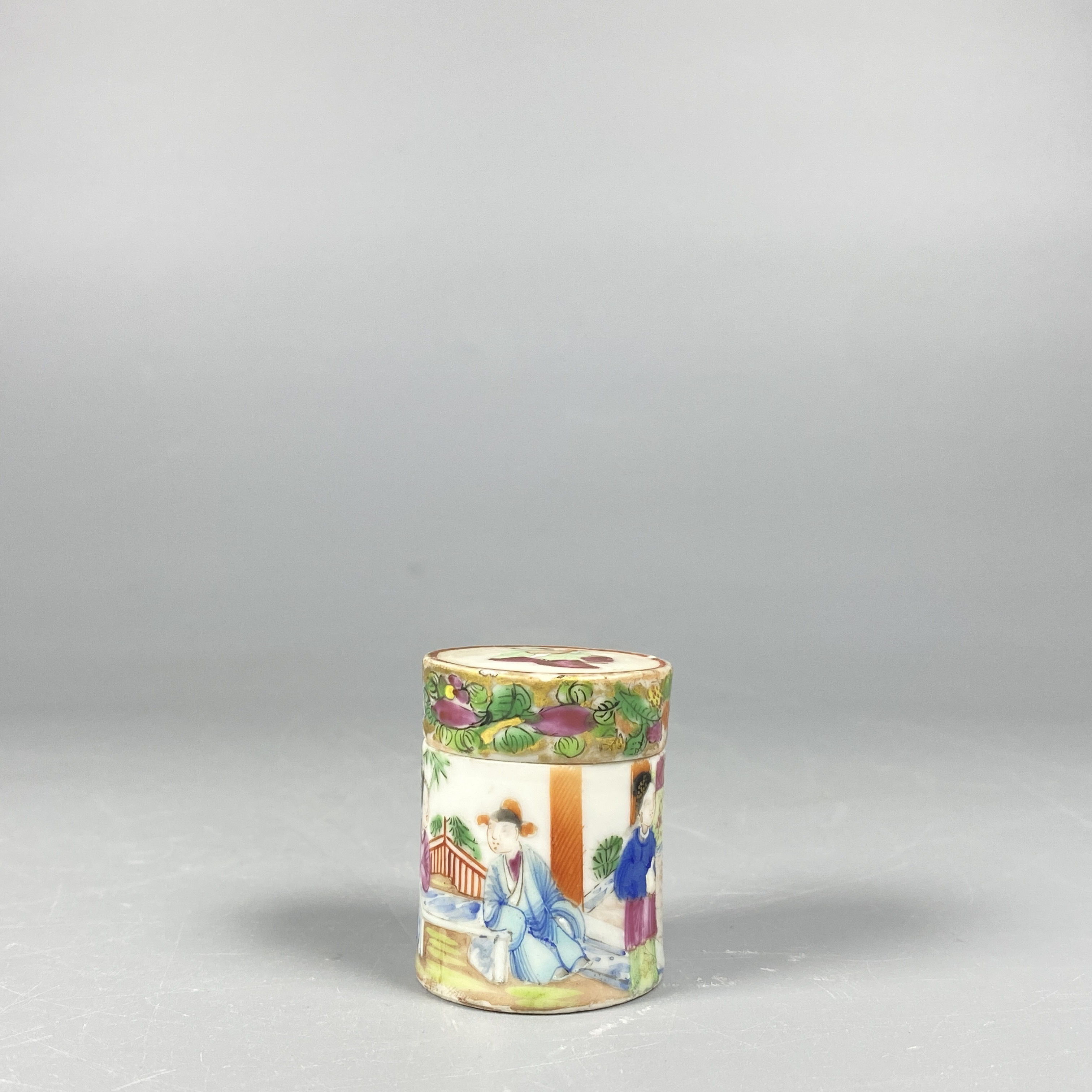 022052036 清晚期 广彩盖缸/FD/云南省文物总店