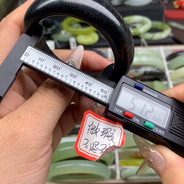 蛇纹石玉未镶嵌手镯511