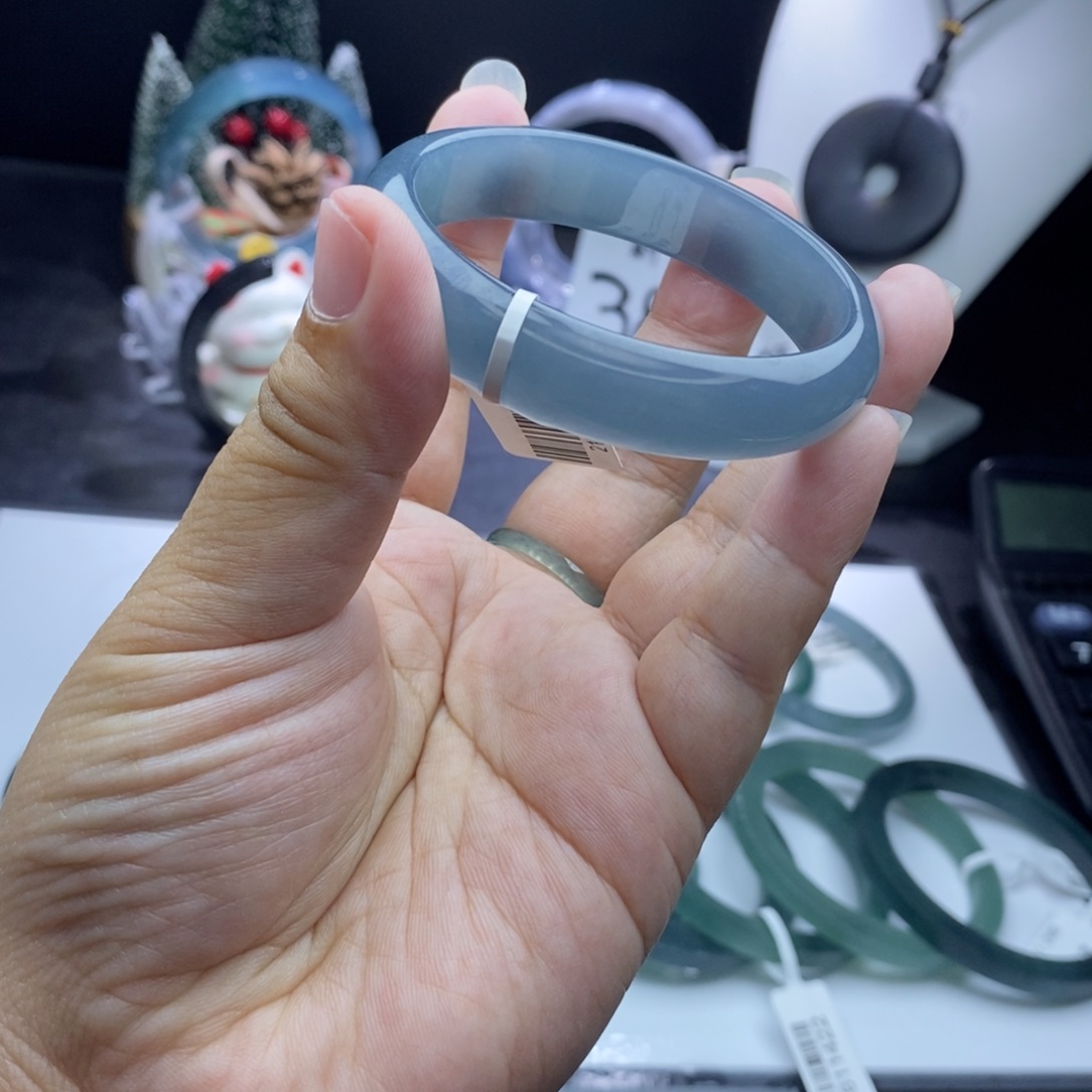 定制翡翠未镶嵌手镯冰蓝正圈