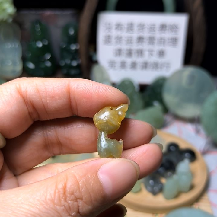 蛇纹石玉颈饰未镶嵌