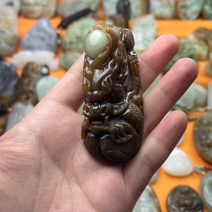 和田玉（糖玉）颈饰未镶嵌