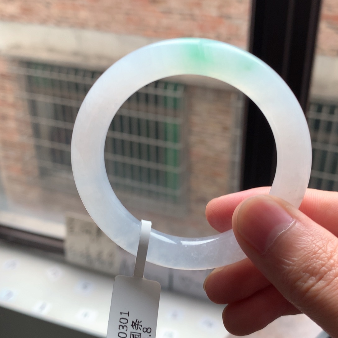 翡翠手镯（圆镯）未镶嵌翡翠手镯