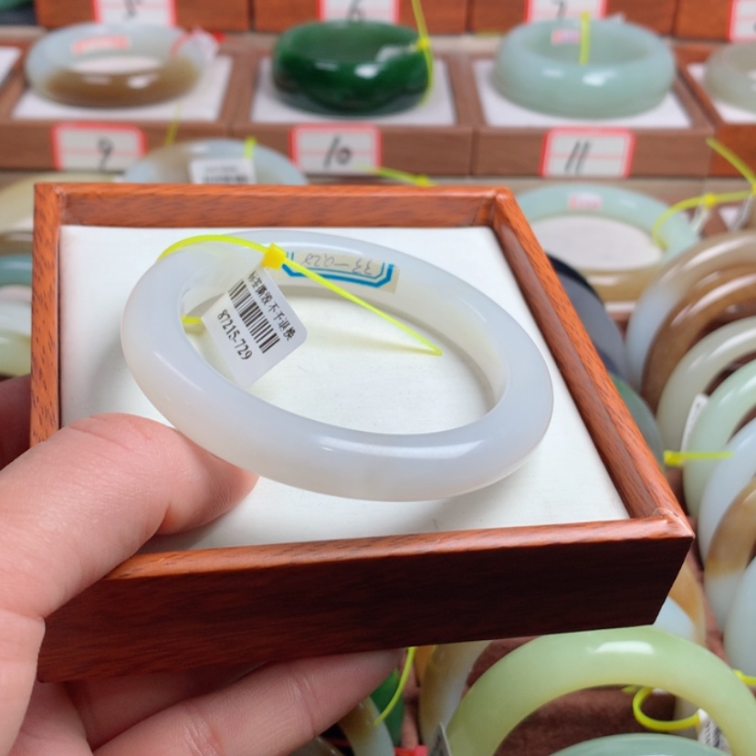 【闪购商品】和田玉手镯未镶嵌55