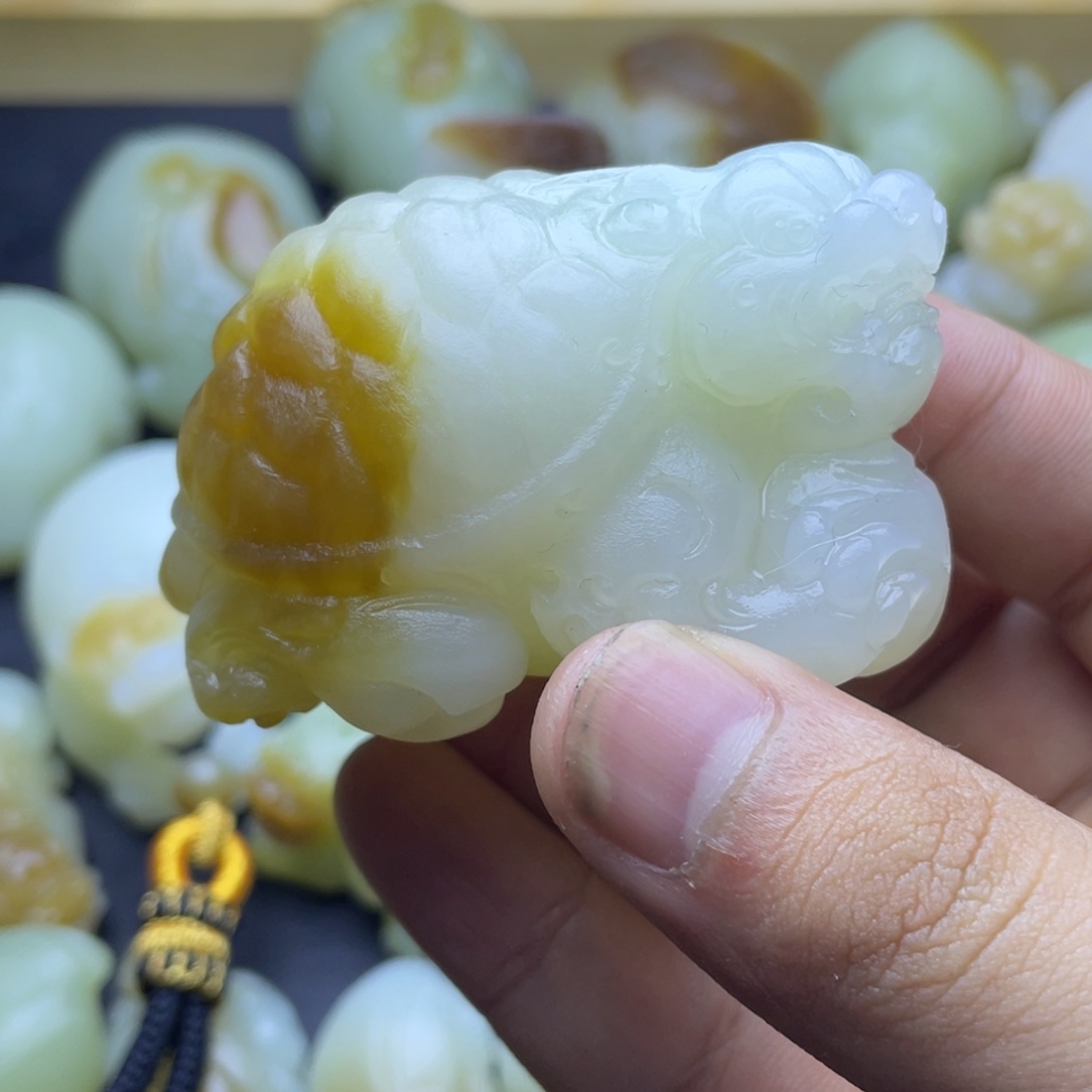 和田玉（糖玉）未镶嵌颈饰