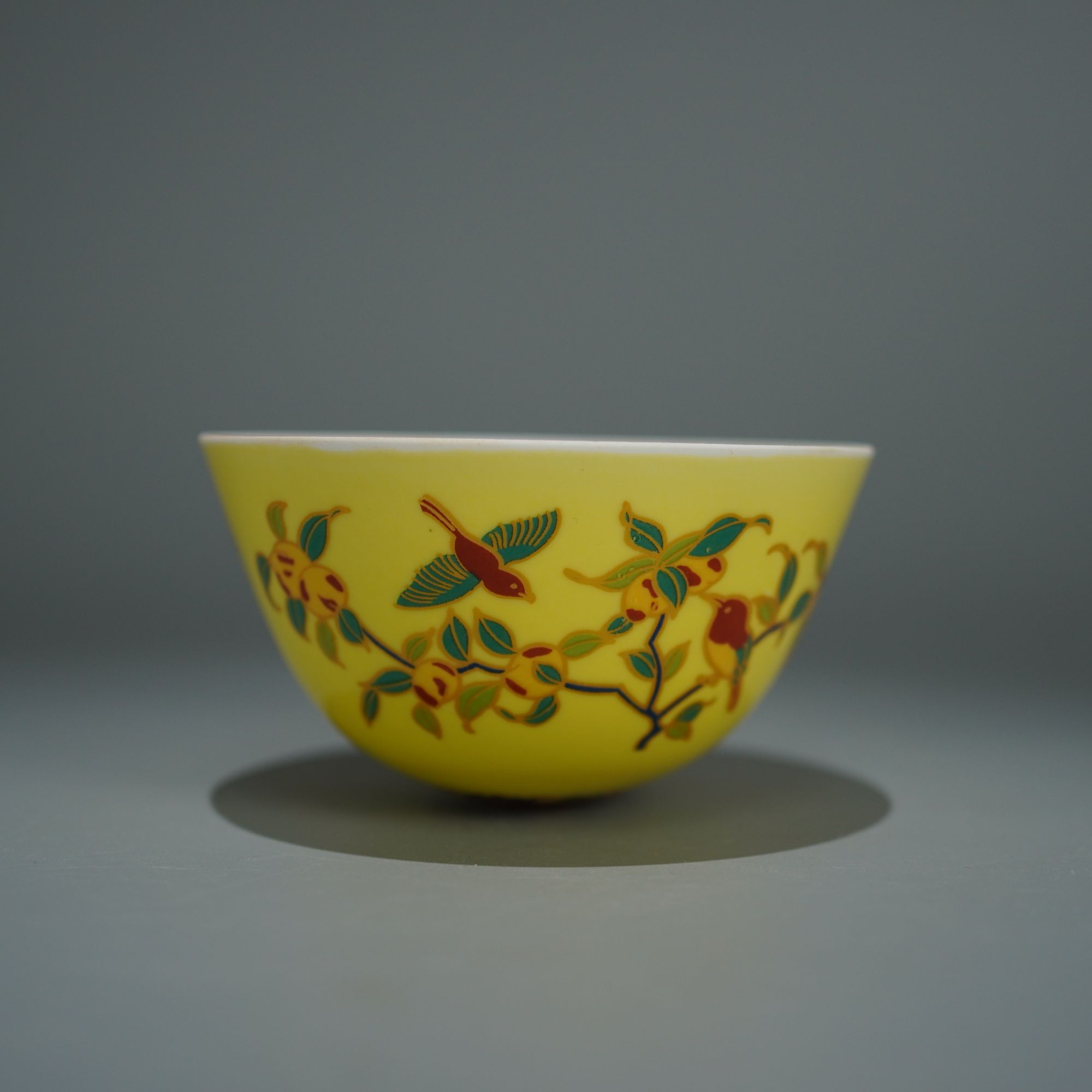 11434【古玩古董瓷器收藏】明成化黄釉地花鸟纹卧足杯不倒翁