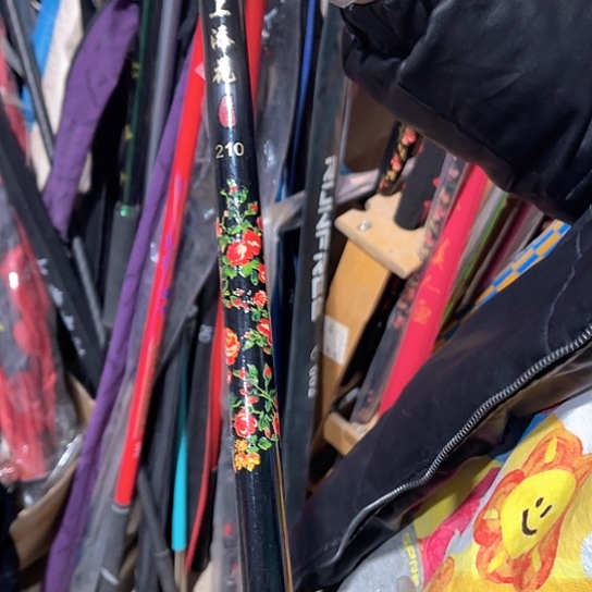 锦上添花瑕疵支架杆2.1米。     