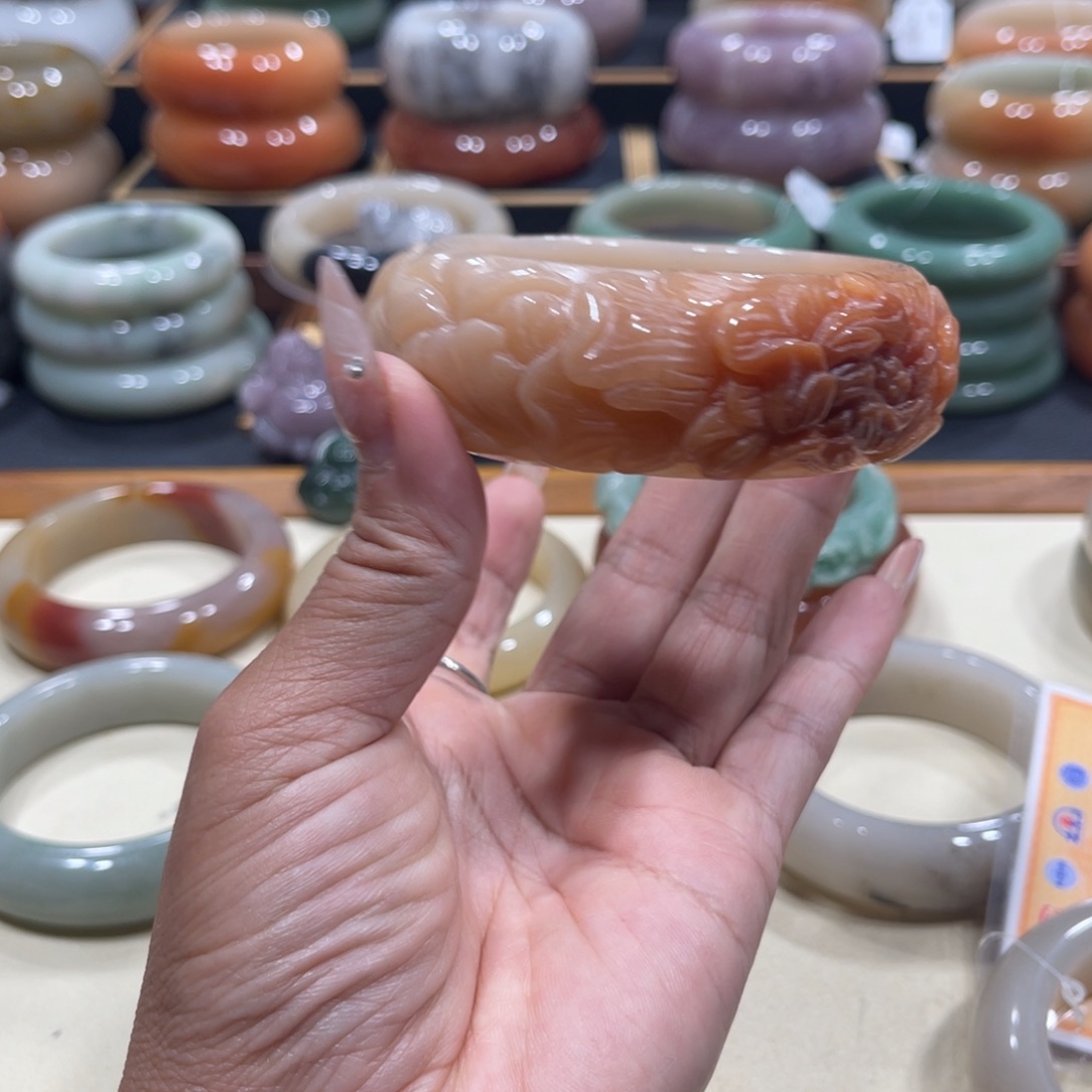 未镶嵌手镯石英岩玉