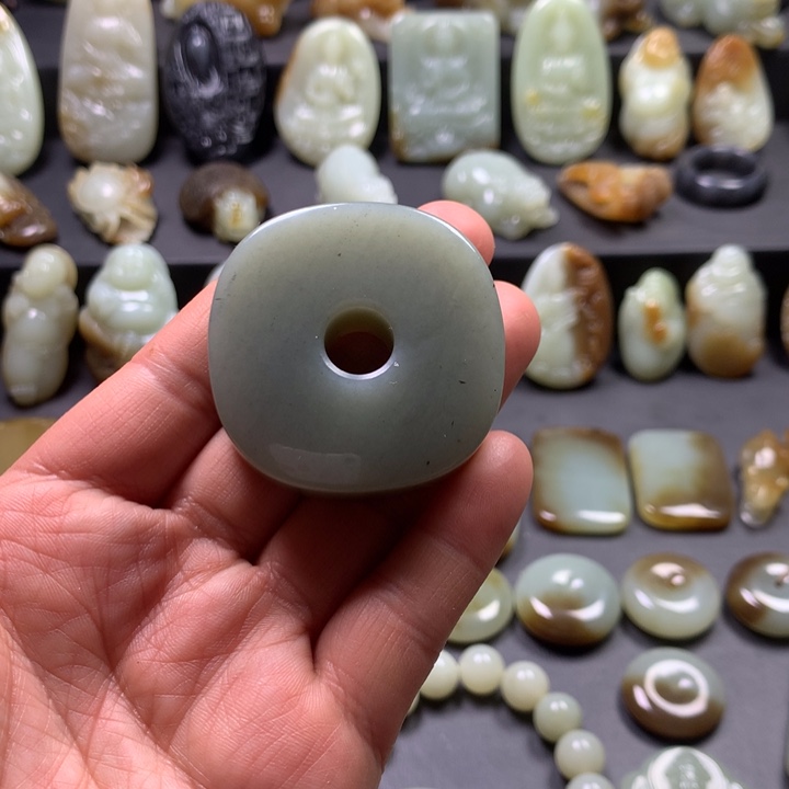 和田玉（糖玉）颈饰未镶嵌