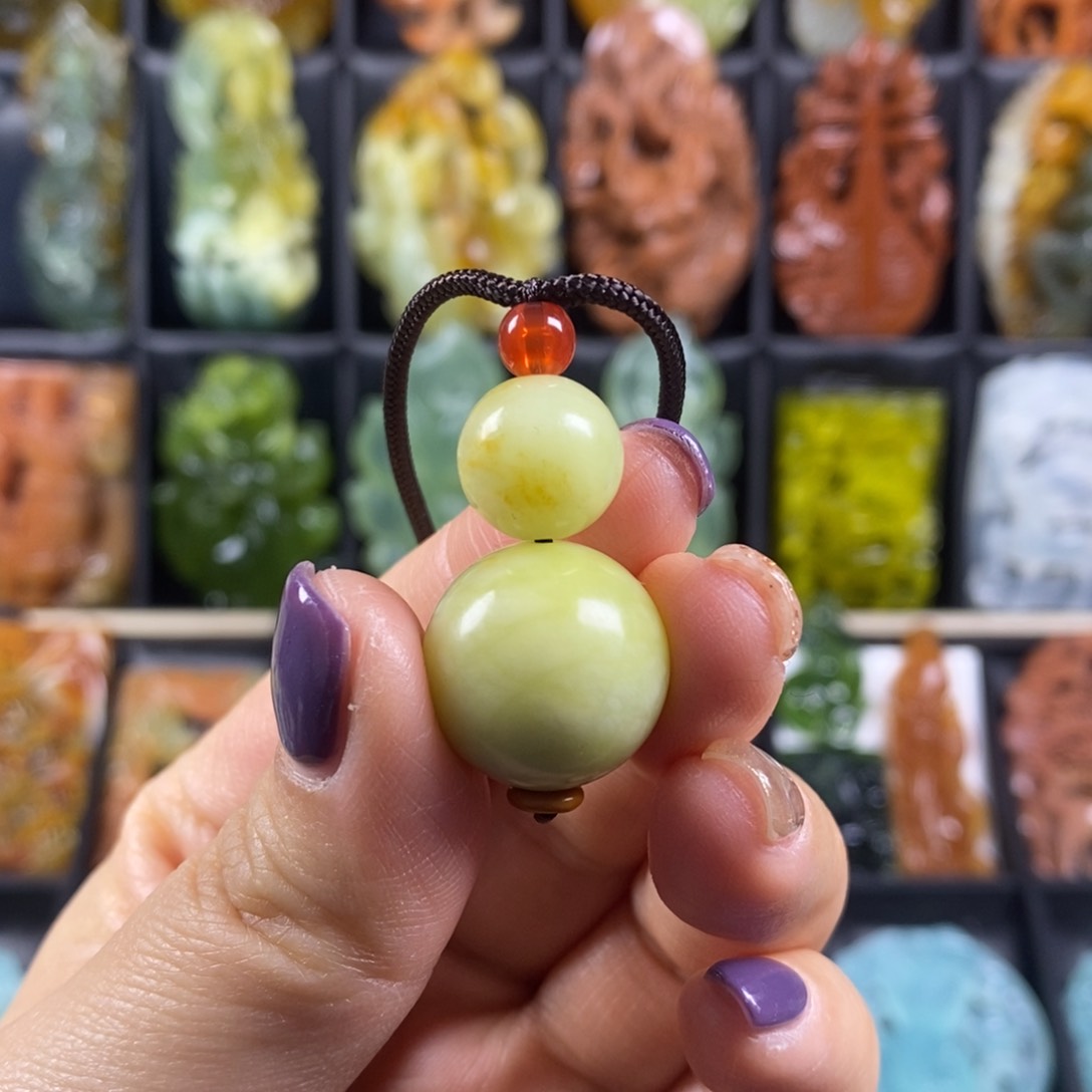 蛇纹石玉颈饰合金