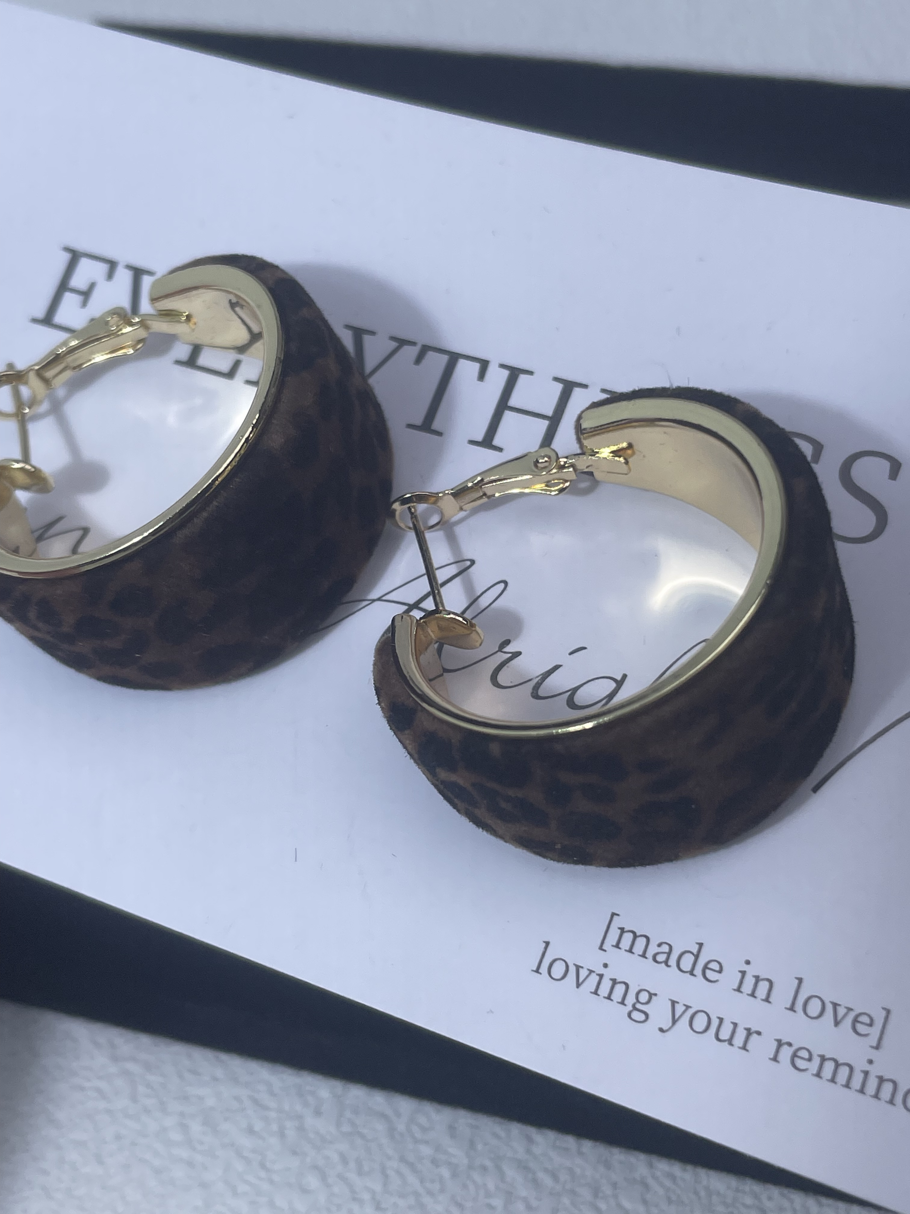 铜合金皮质耳饰 577港风朋克风金色欧美风白色耳环时尚简约高级感