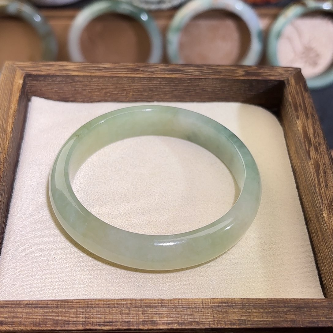 翡翠未镶嵌手镯58.3青绿种水镯