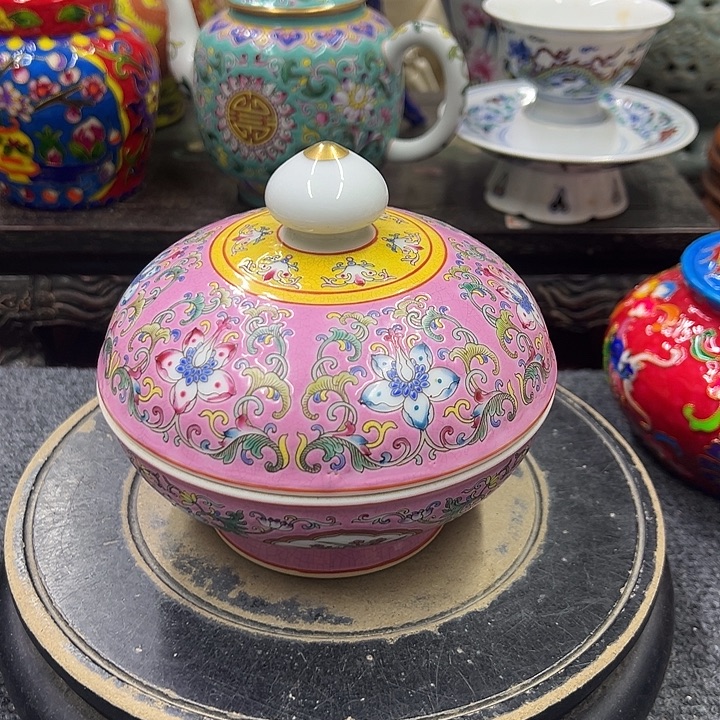 瓷片摆件设计师和机器设备