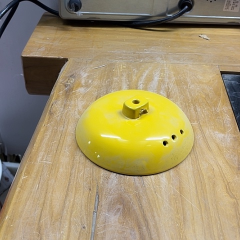 微瑕，不能明火，长度14.5厘米，黄色盖子2个