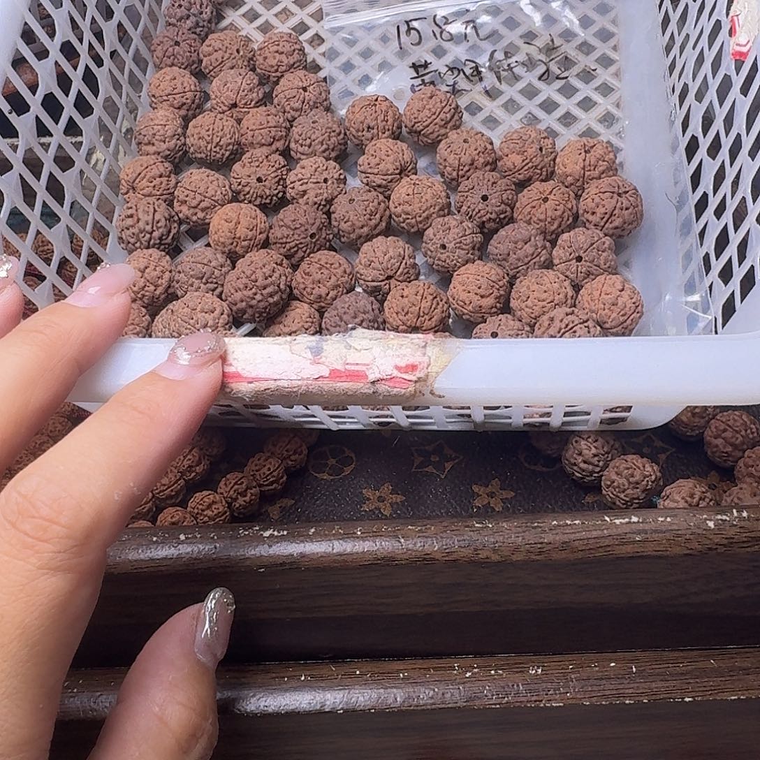 鹦***鸟吊坠金刚菩提60颗黄身有瑕疵