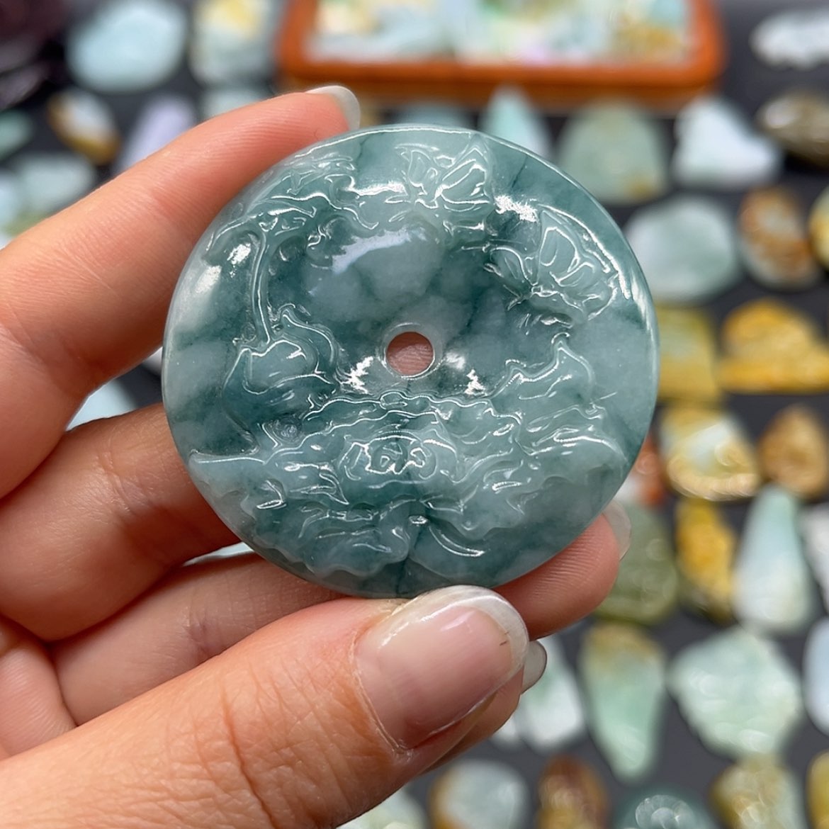 【闪购商品】翡翠颈饰未镶嵌蝶恋花