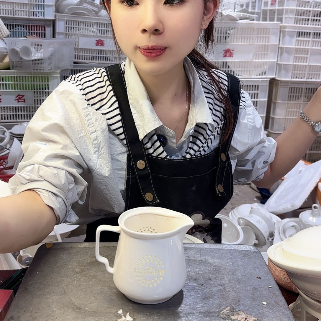 盘微瑕产品………两个奶壶