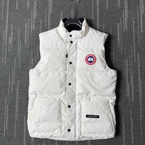 99新 CANADA GOOSE 纯色刺绣Logo标拉链羽绒马甲/M码/7443