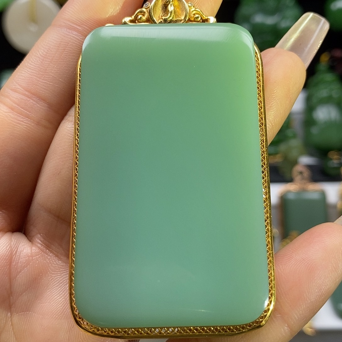 和田玉颈饰18K金镶嵌