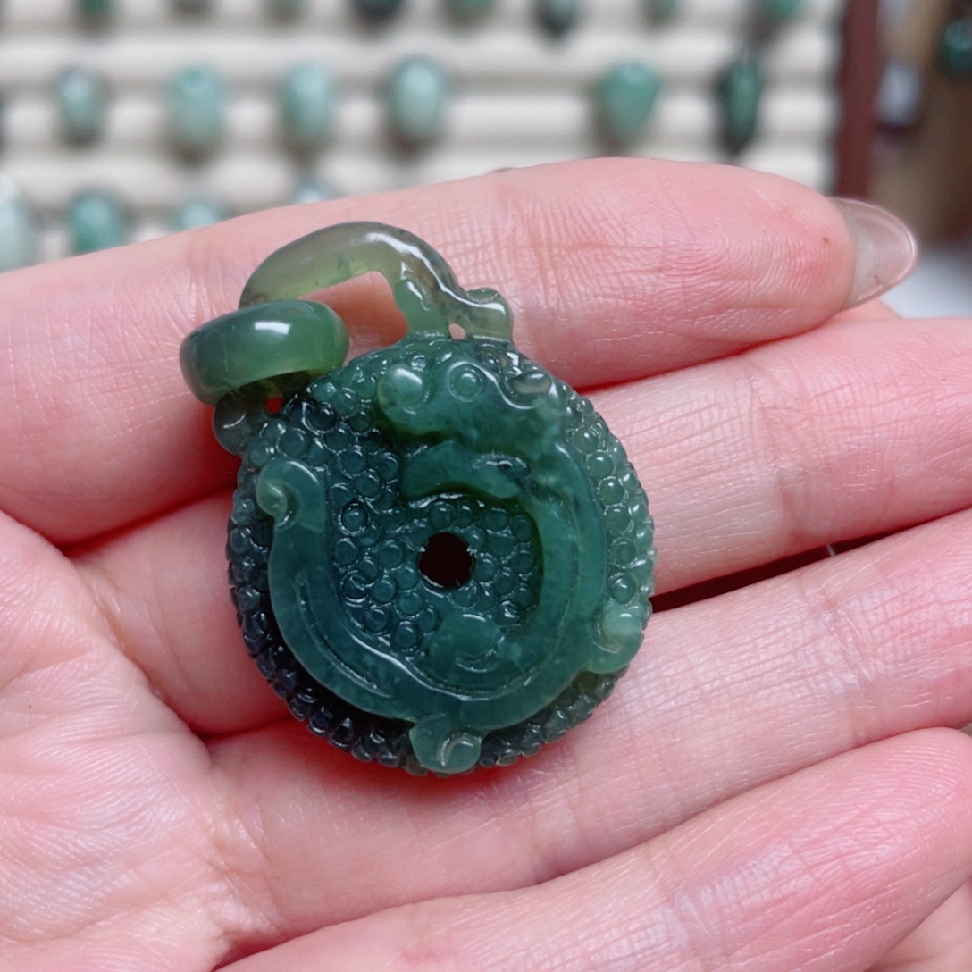 嫵***岫玉未镶嵌颈饰颈饰