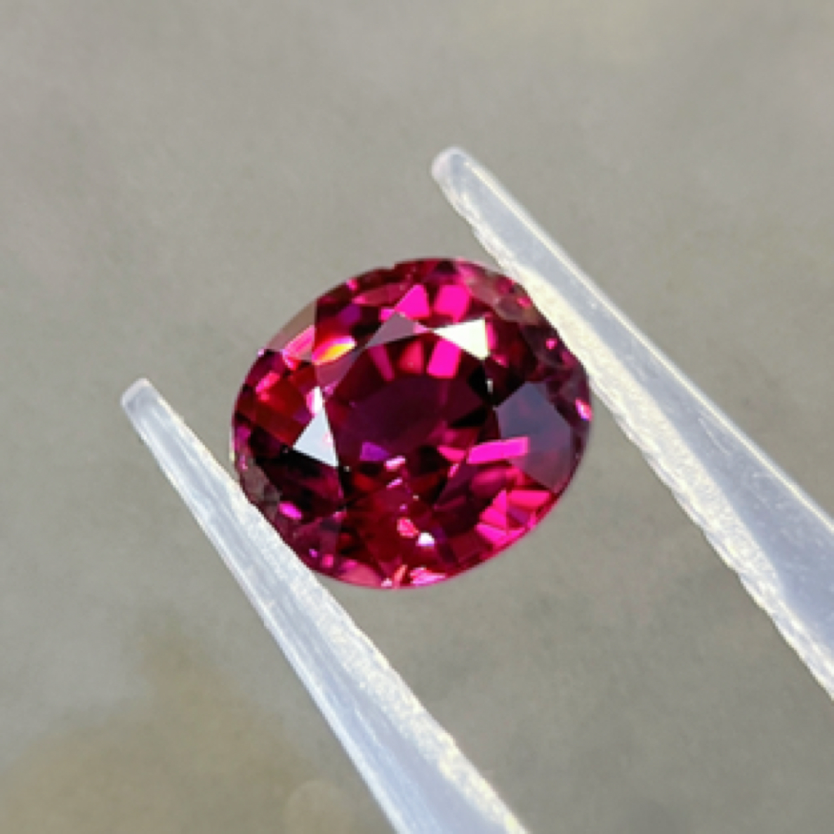 娇艳又优雅的镁铝石榴石 | 颜色火彩好 全净玻璃体 | 一月生辰石