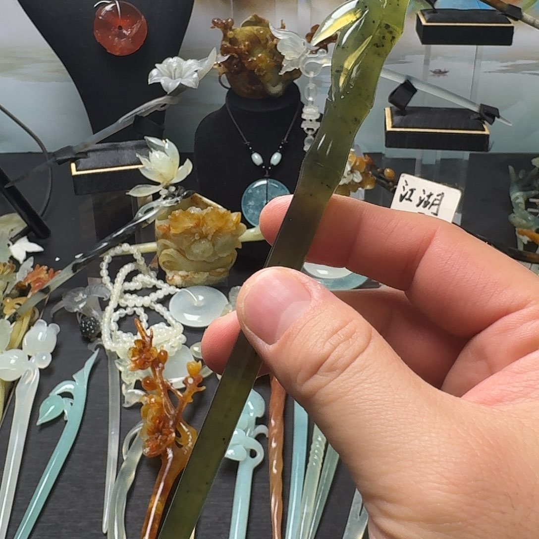 桃***_蛇纹石玉未镶嵌发饰