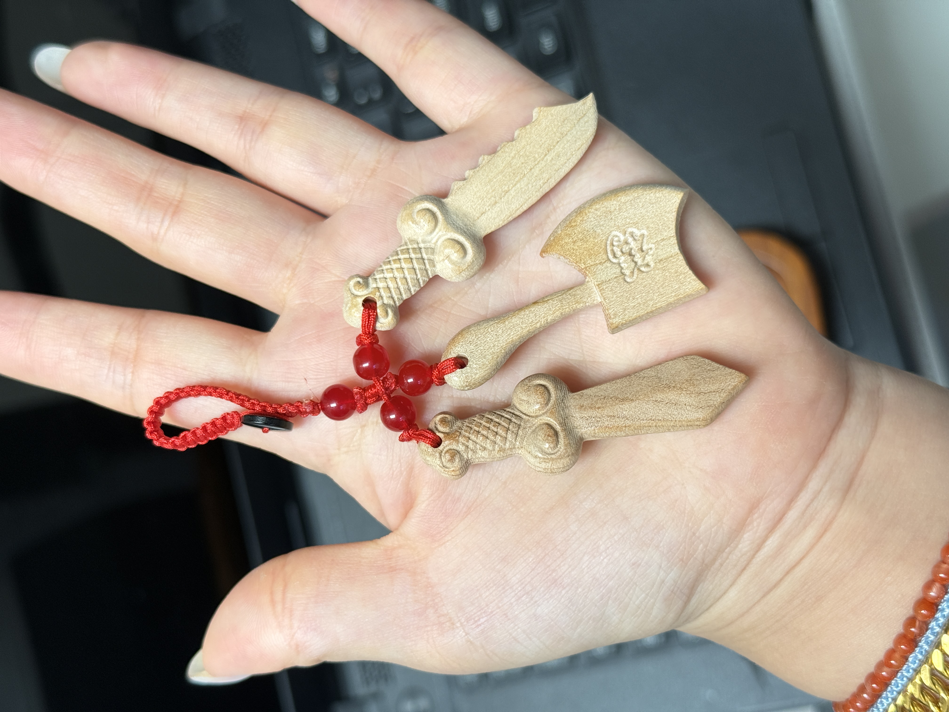 沂蒙山老树龄桃木雕刻 刀剑斧 挂件钥匙扣