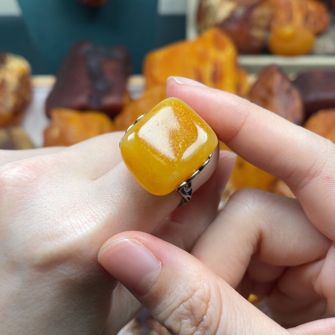 琥珀珠宝奇石未镶嵌