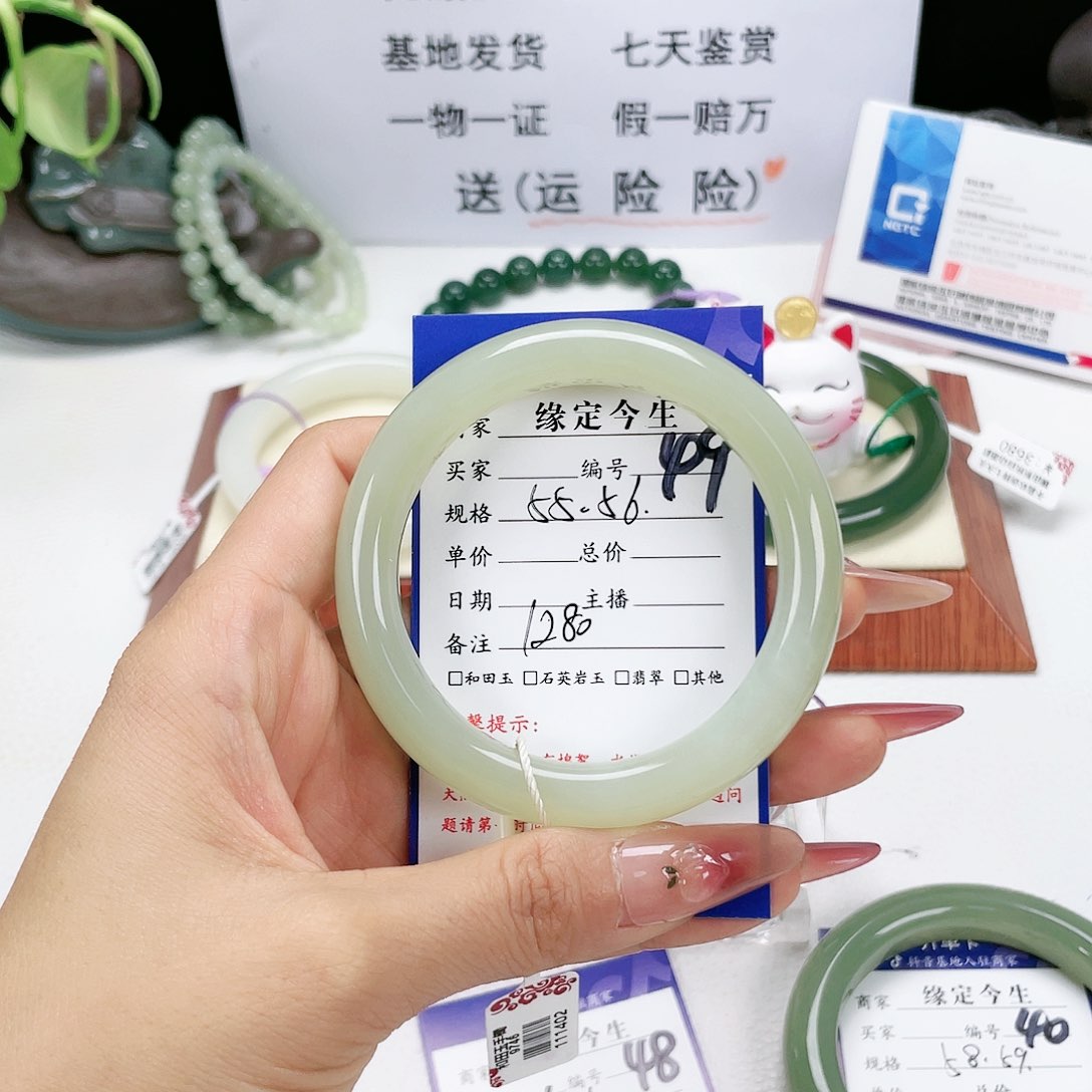 和田玉手镯未镶嵌