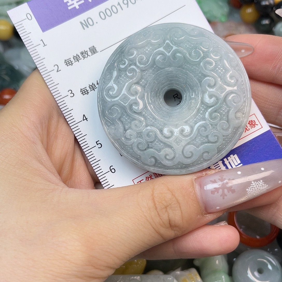 翡翠未镶嵌颈饰hhh