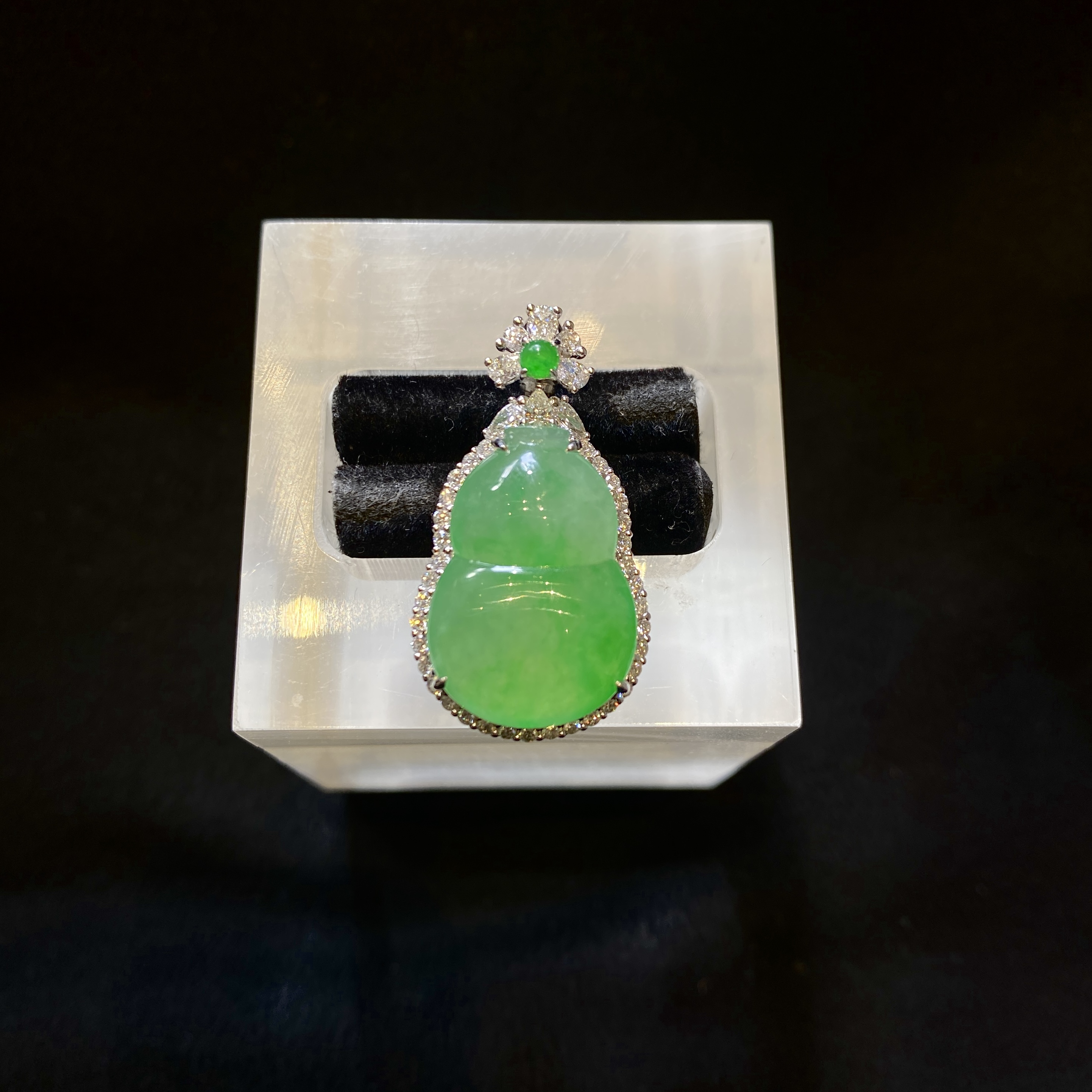 【夏阳翡翠】缅甸天然A货翡翠18k金镶嵌天然南非钻冰透阳绿葫芦吊坠