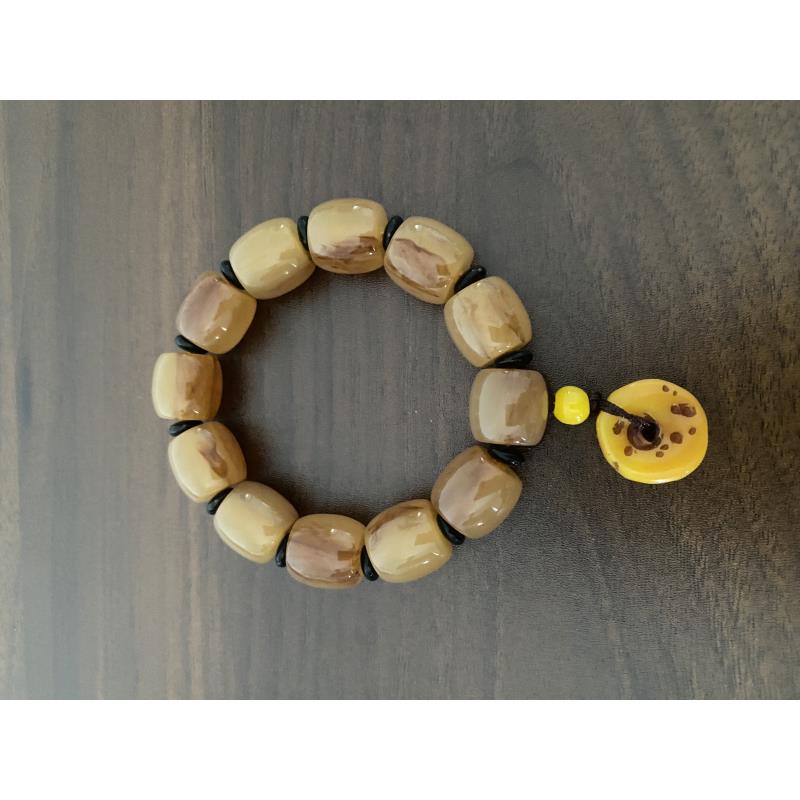 sc 1060 杨角密手串无礼盒