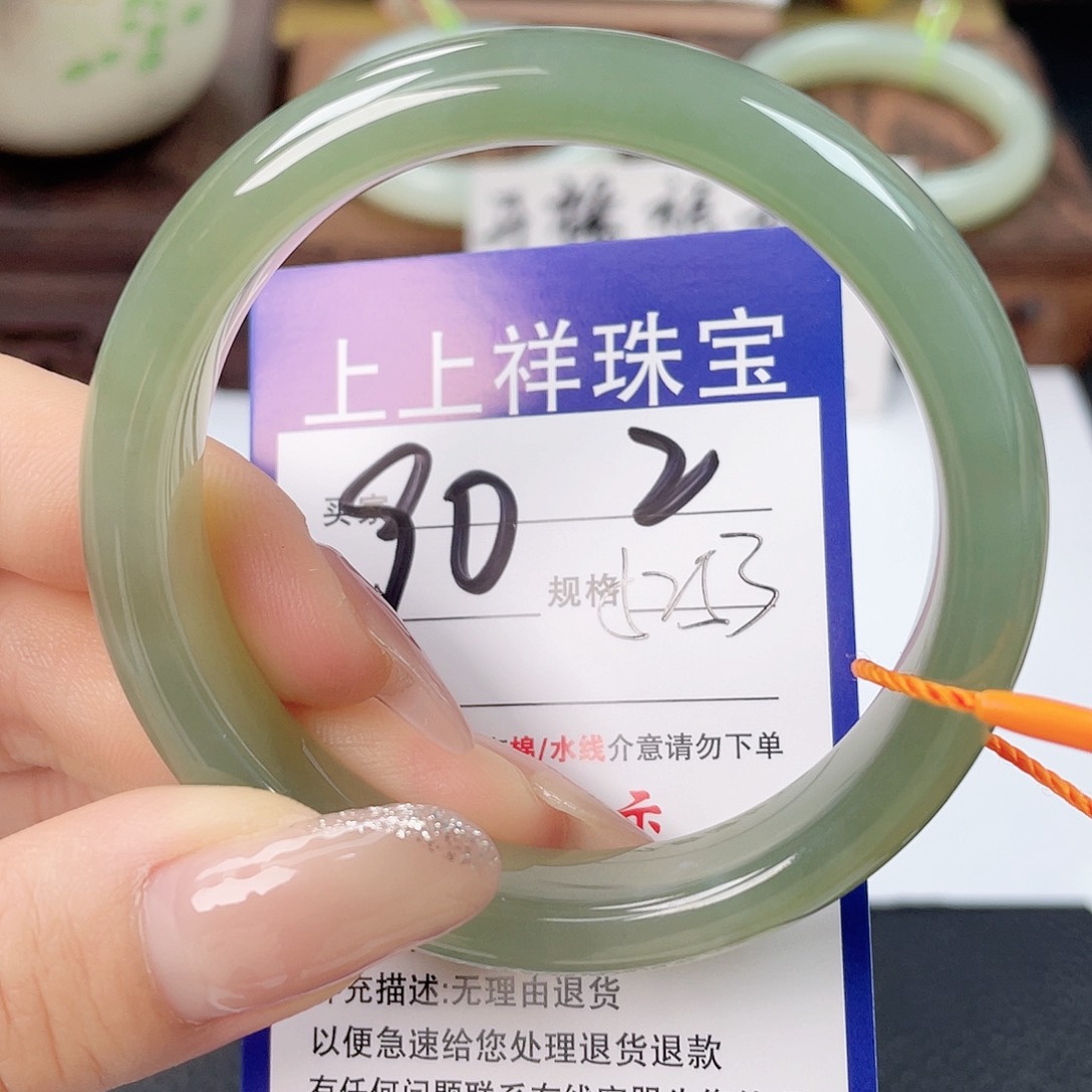 和田玉未镶嵌手镯