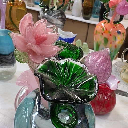 琉璃花瓶高45厘米宽9厘米