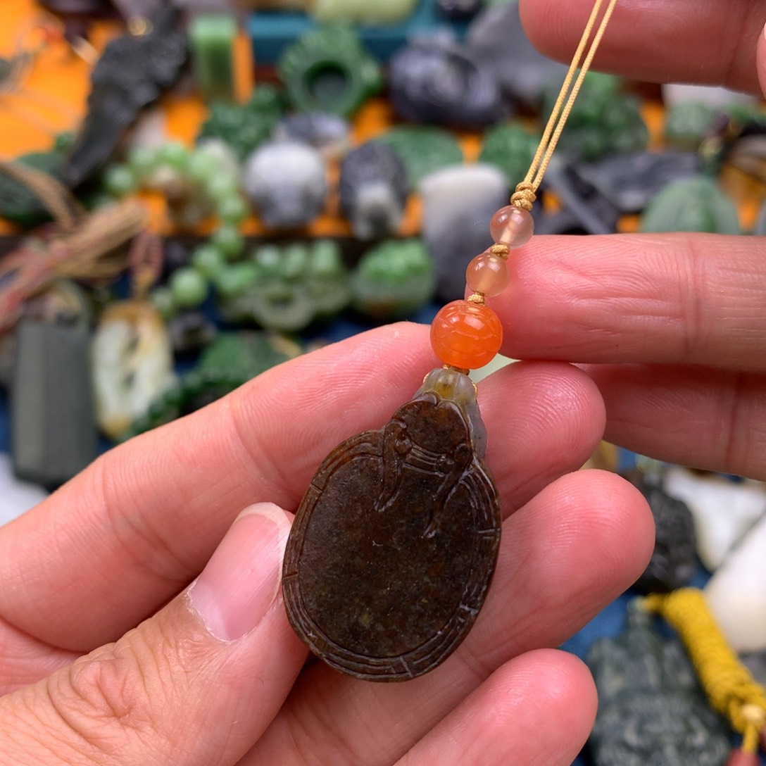 和田玉颈饰未镶嵌