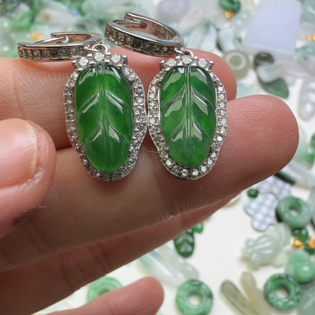 翡翠未镶嵌颈饰130