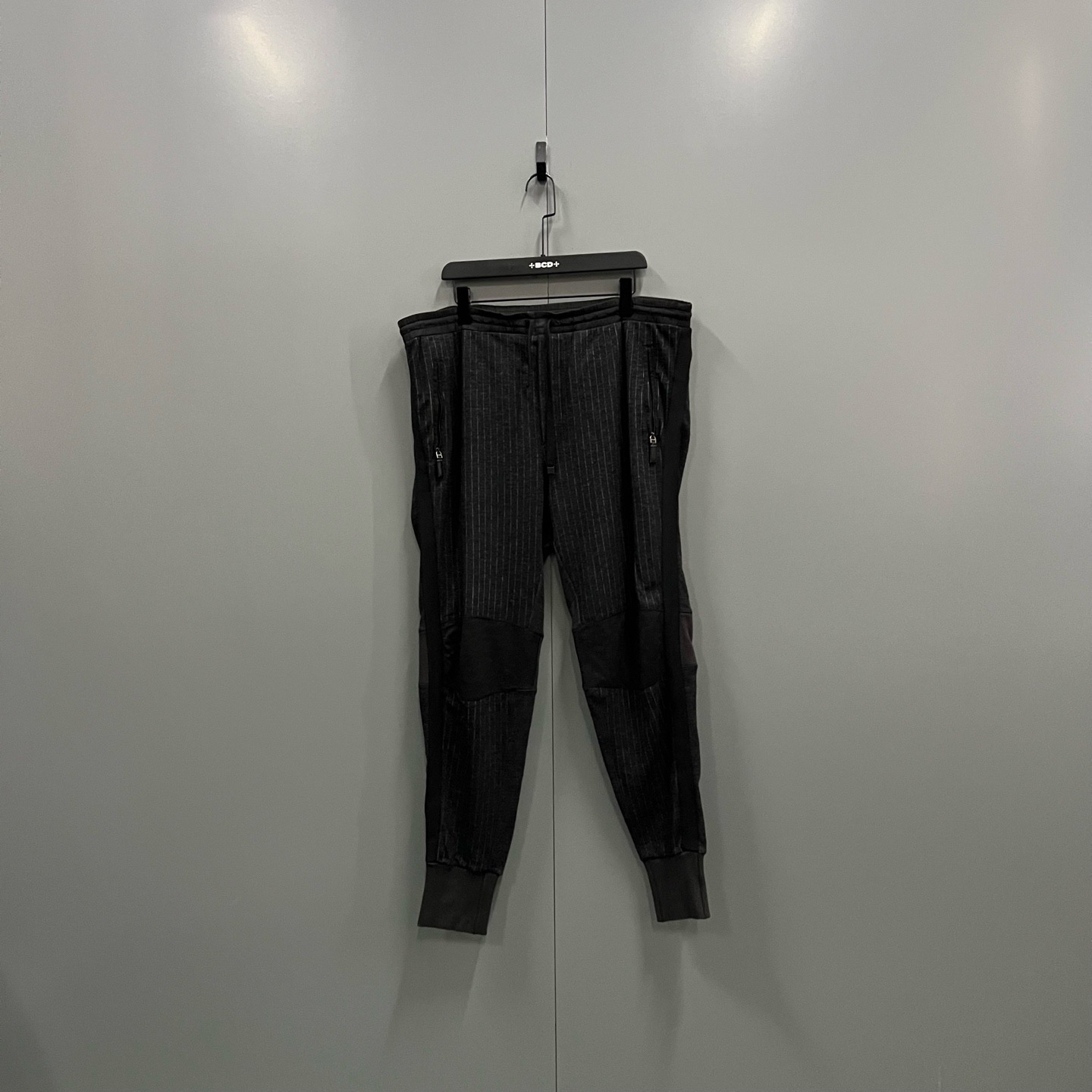 95新 maje jp1219 DG 条纹拼接抽绳束脚裤 52码 102813