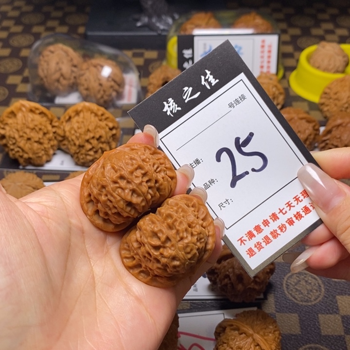文玩核桃吊坠40宫灯25