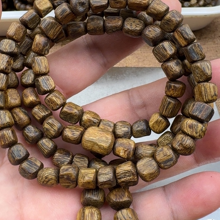 悠***8手串沉香乌身手串20克