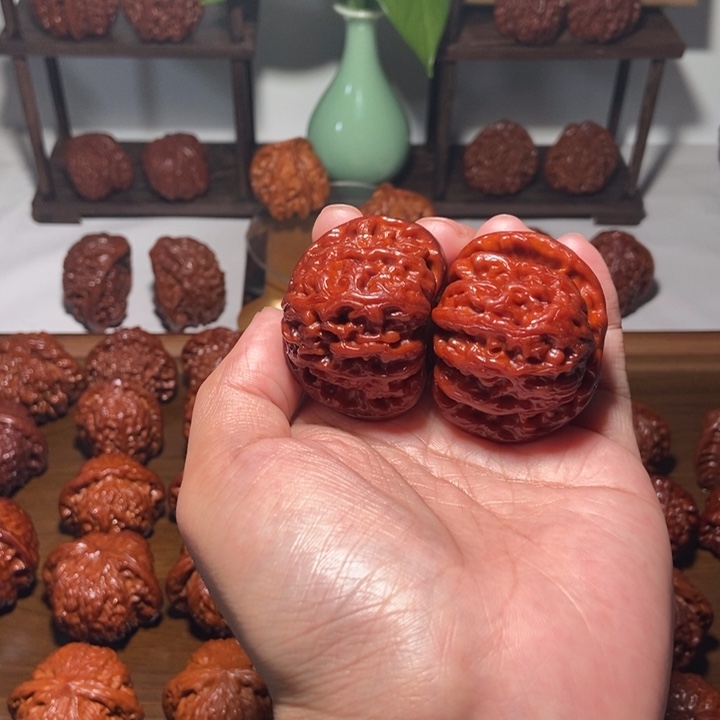 终***。文玩核桃吊坠白狮子