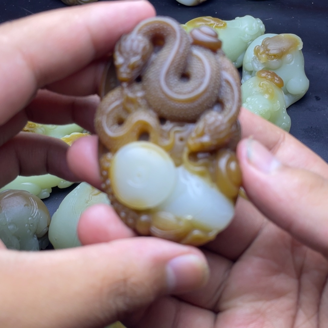 和田玉（糖玉）未镶嵌颈饰