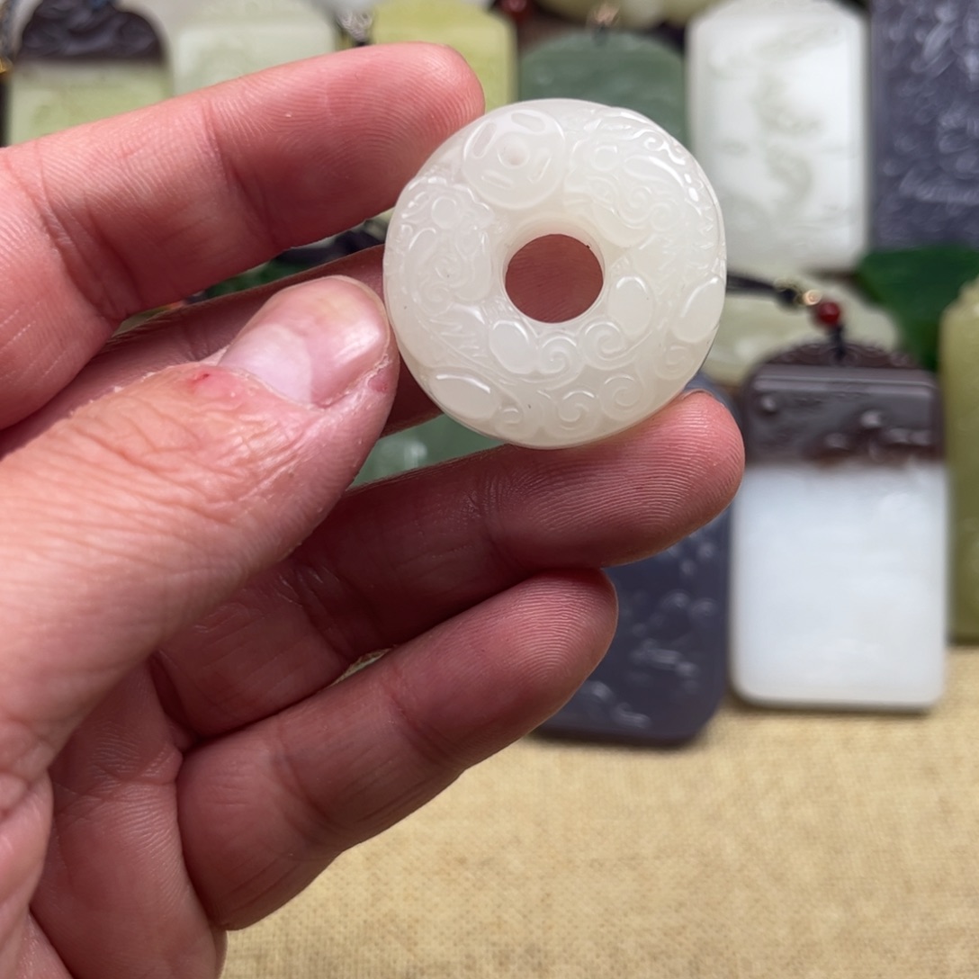 和田玉颈饰未镶嵌