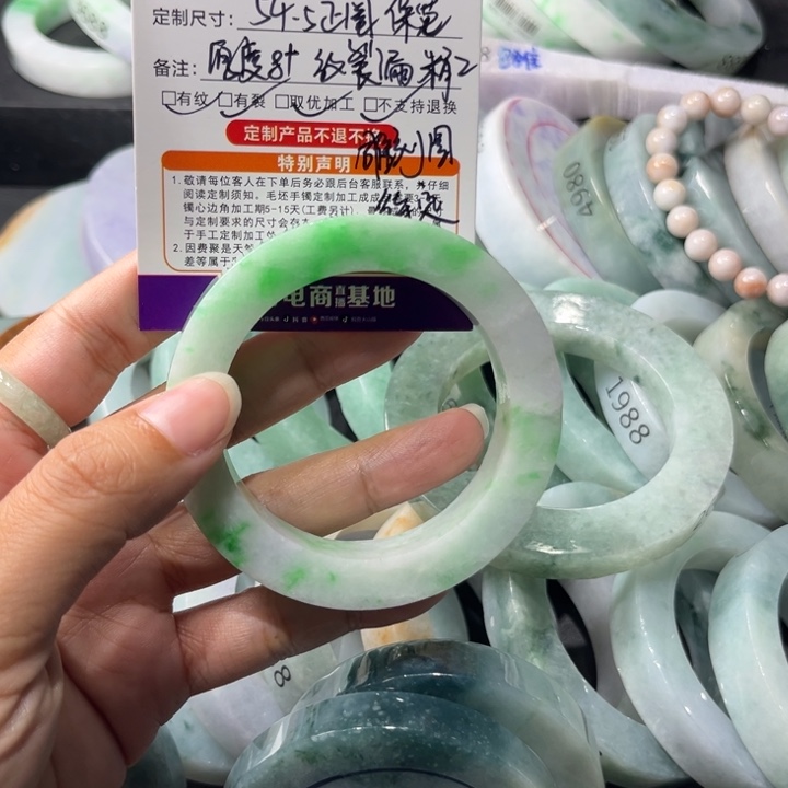 九***月定制翡翠未镶嵌手镯