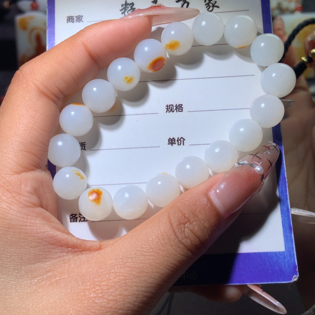 和田玉吊坠未镶嵌想***?